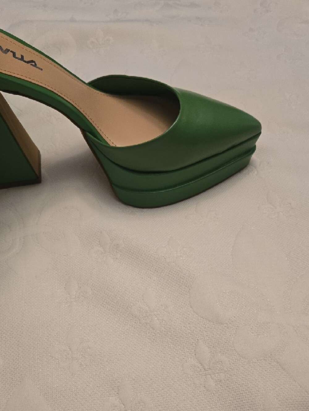 Shoes - Picture 4 of 8